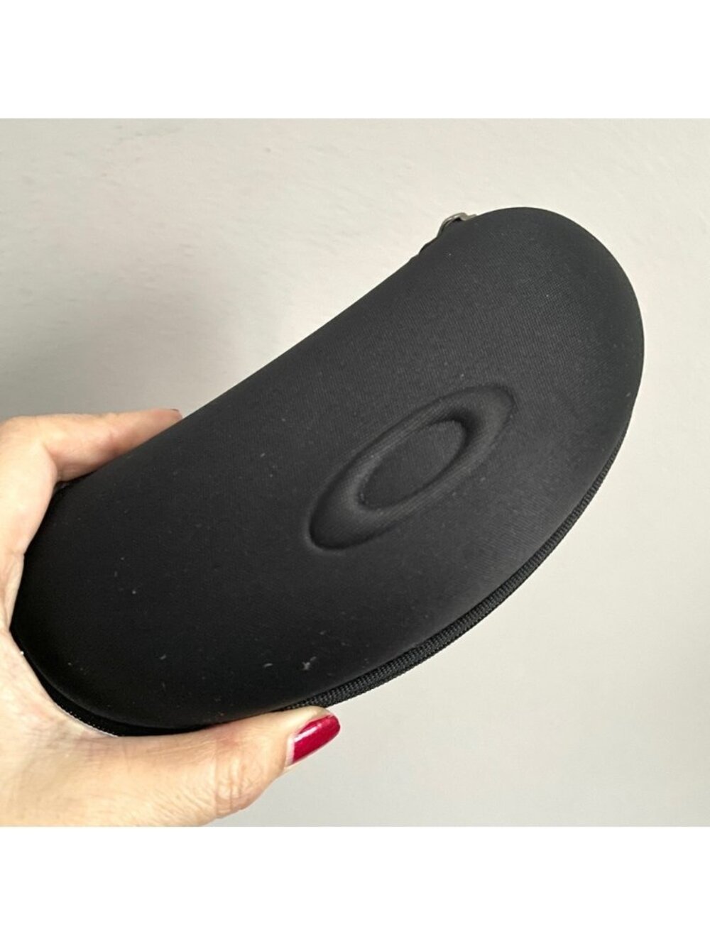 Oakley Black Zip Around Sunglasses Case - larger, for wraparounds!
